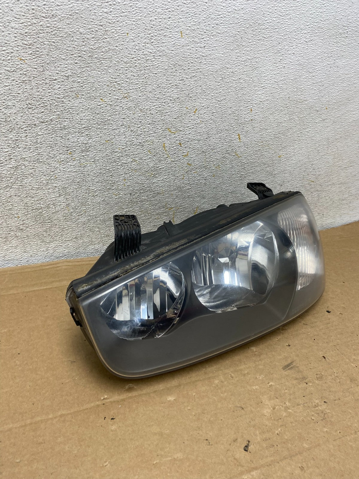 2001 2002 2003 Hyundai Elantra Left Driver LH Side Halogen Headlight AH8269 DW1