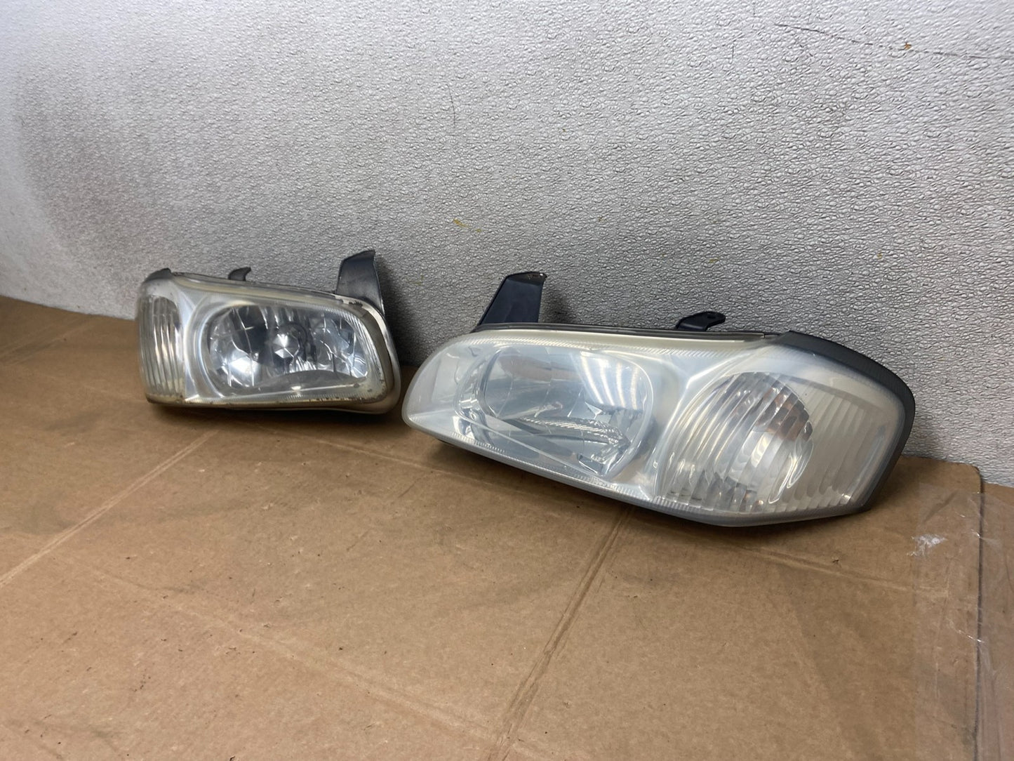 2000 to 2001 Nissan Maxima Left+Right Side Set Halogen Headlights Y5115 DW1
