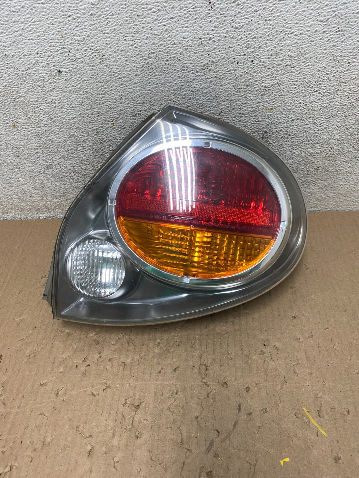 2002 2003 Nissan Maxima Right Passenger RH Side Tail Light D0697 DG10