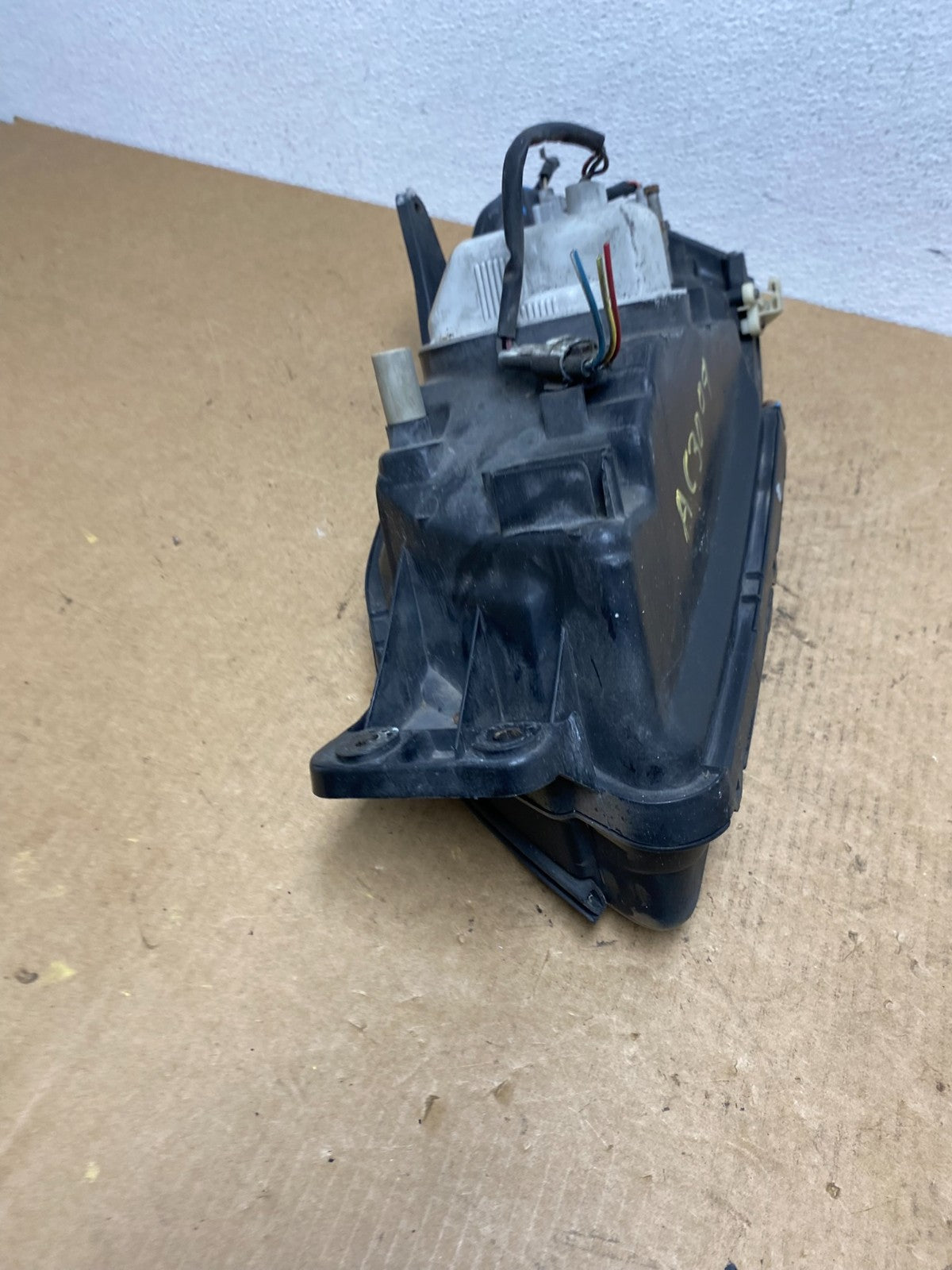 2001 to 2004 Subaru Legacy Outback Right Passenger Rh Headlight Oem AC3009 DW8