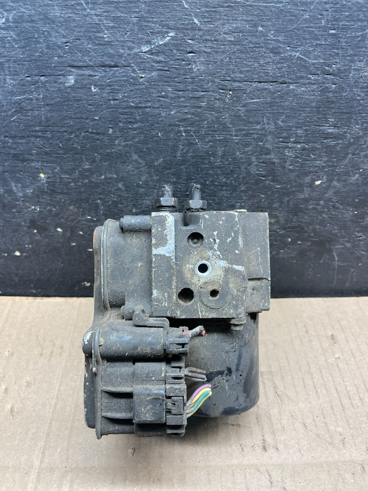 2004-07 Chevrolet Express ABS Pump Control OEM 13567136 Module R9383 DG1