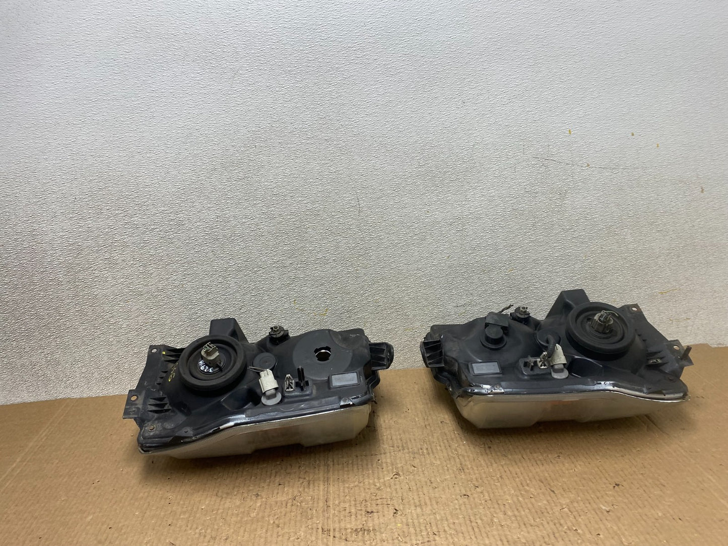 2008-2014 Ford Econoline E150 E250 E350 Left+Right Headlights W5356 DW12