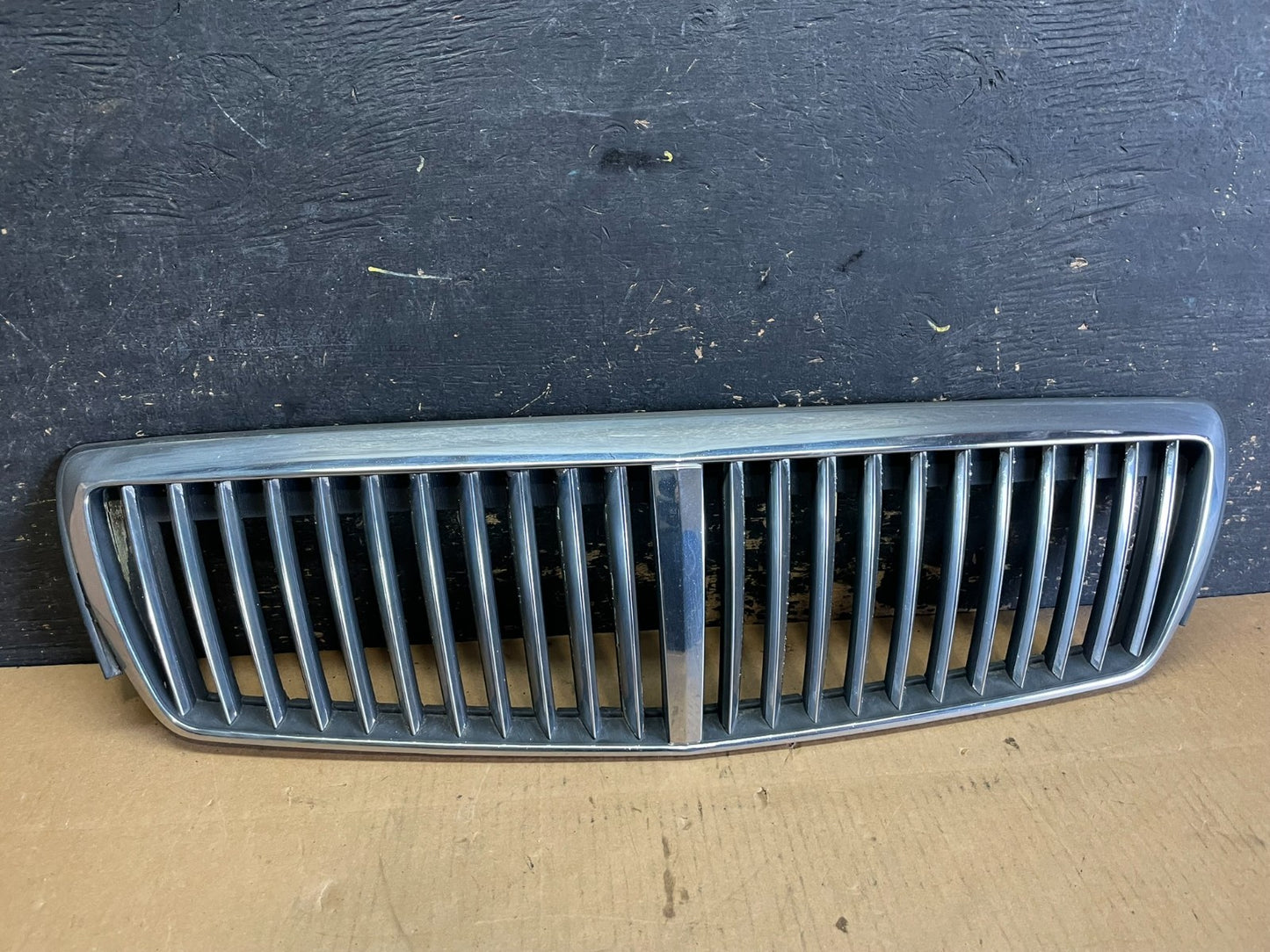2002 to 2005 Hyundai Azera XG350 Front Upper Grill Grille W/Emblem OE  AA2243 DG0