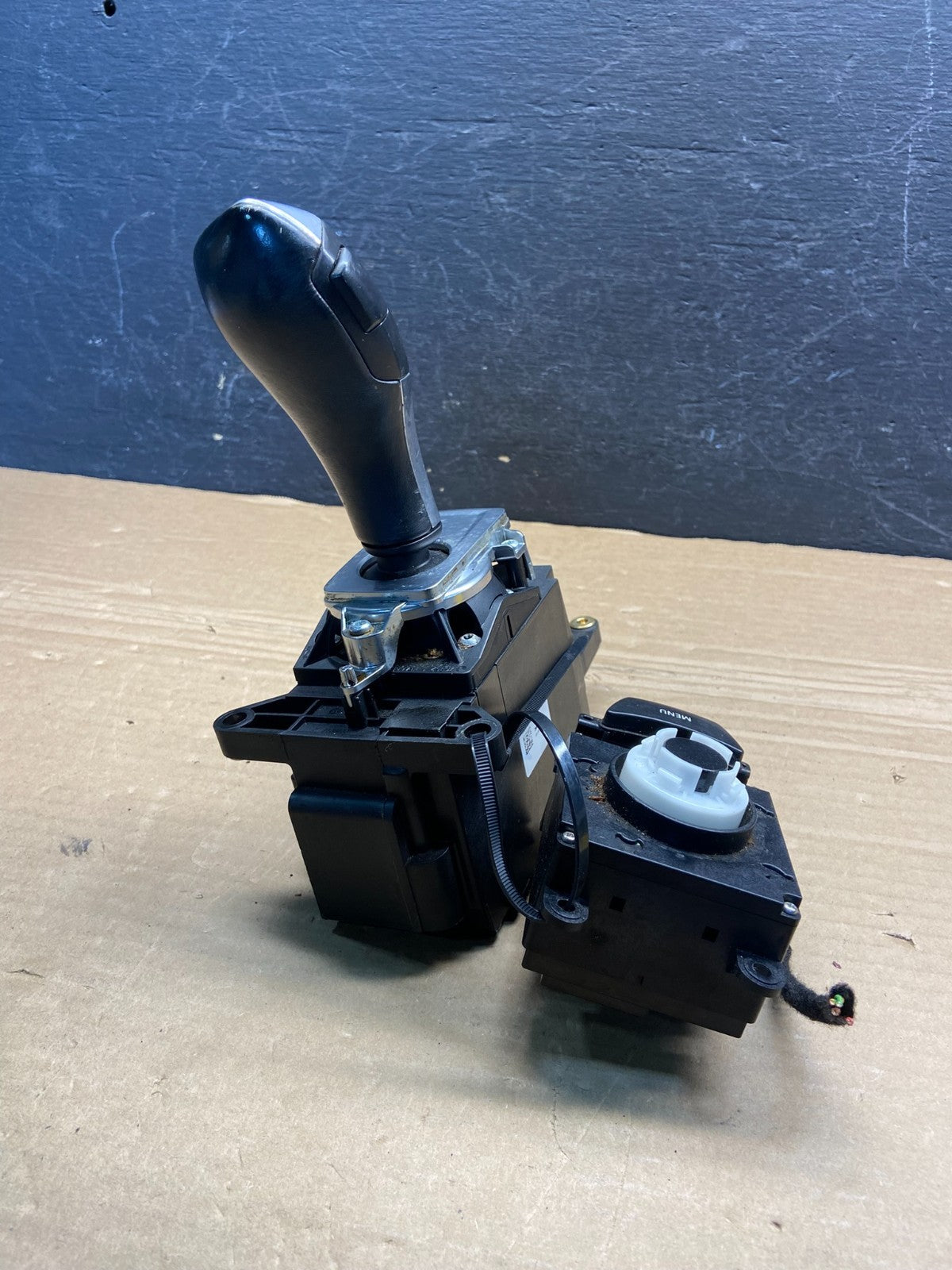 2007 to 2013 BMW X5 E70 Shift Shifter Selector Gear W/ Bezel AE4600 DG3