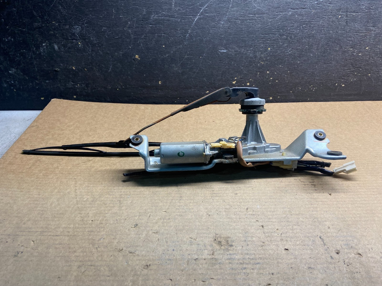 2000 to 2004 Subaru Legacy Wagon Rear  Windshield Wiper Motor AA06592