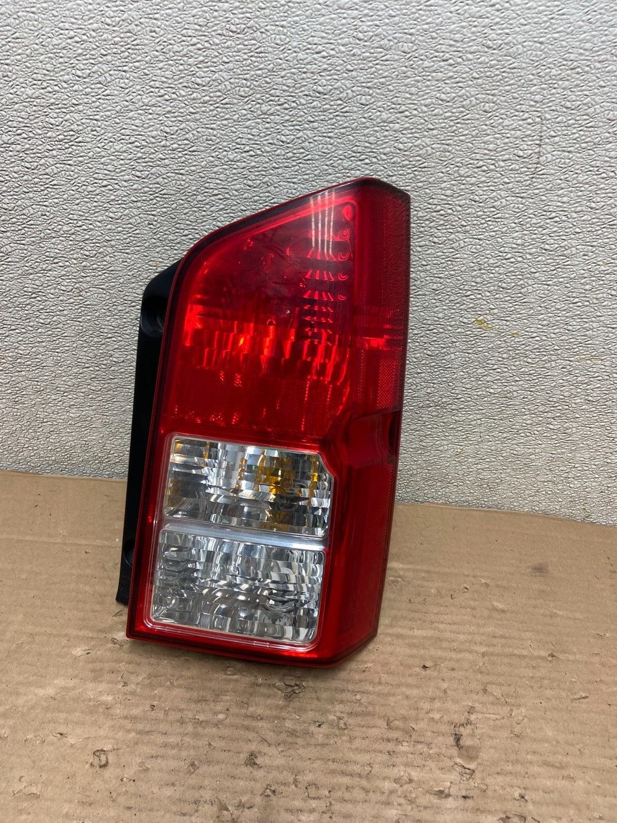 2005 to 2012 Nissan Pathfinder Right Passenger RH Side Tail Light Oem AA9470 LK0
