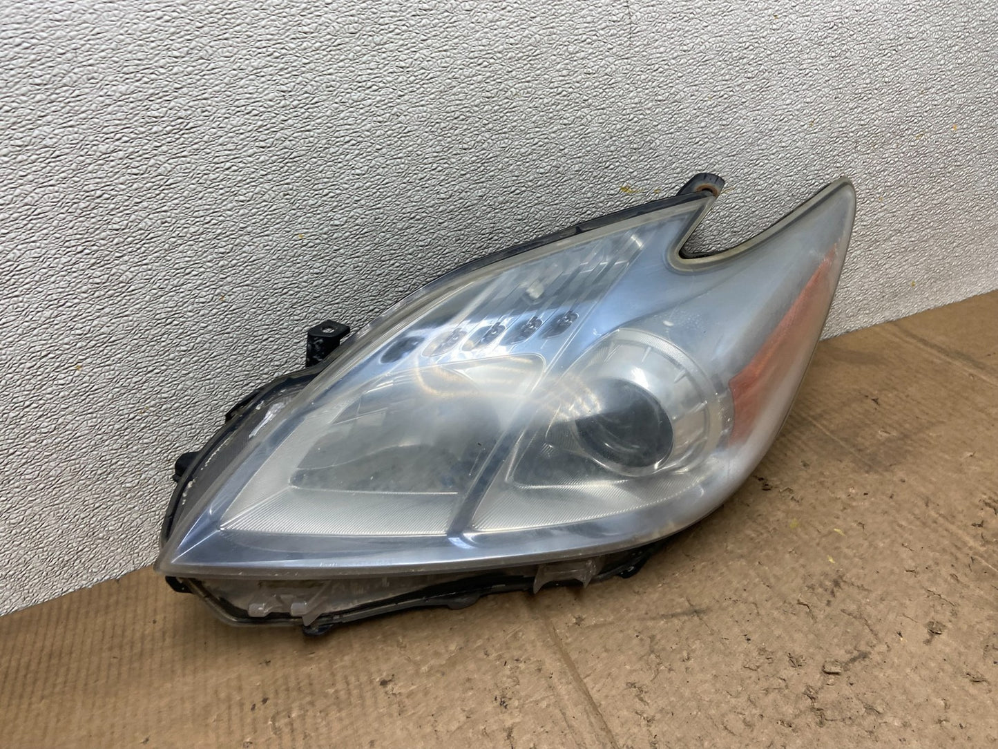 2010 - 2011 Toyota Prius Left Driver LH Blue Halogen Headlight Oem AA6917 DW2