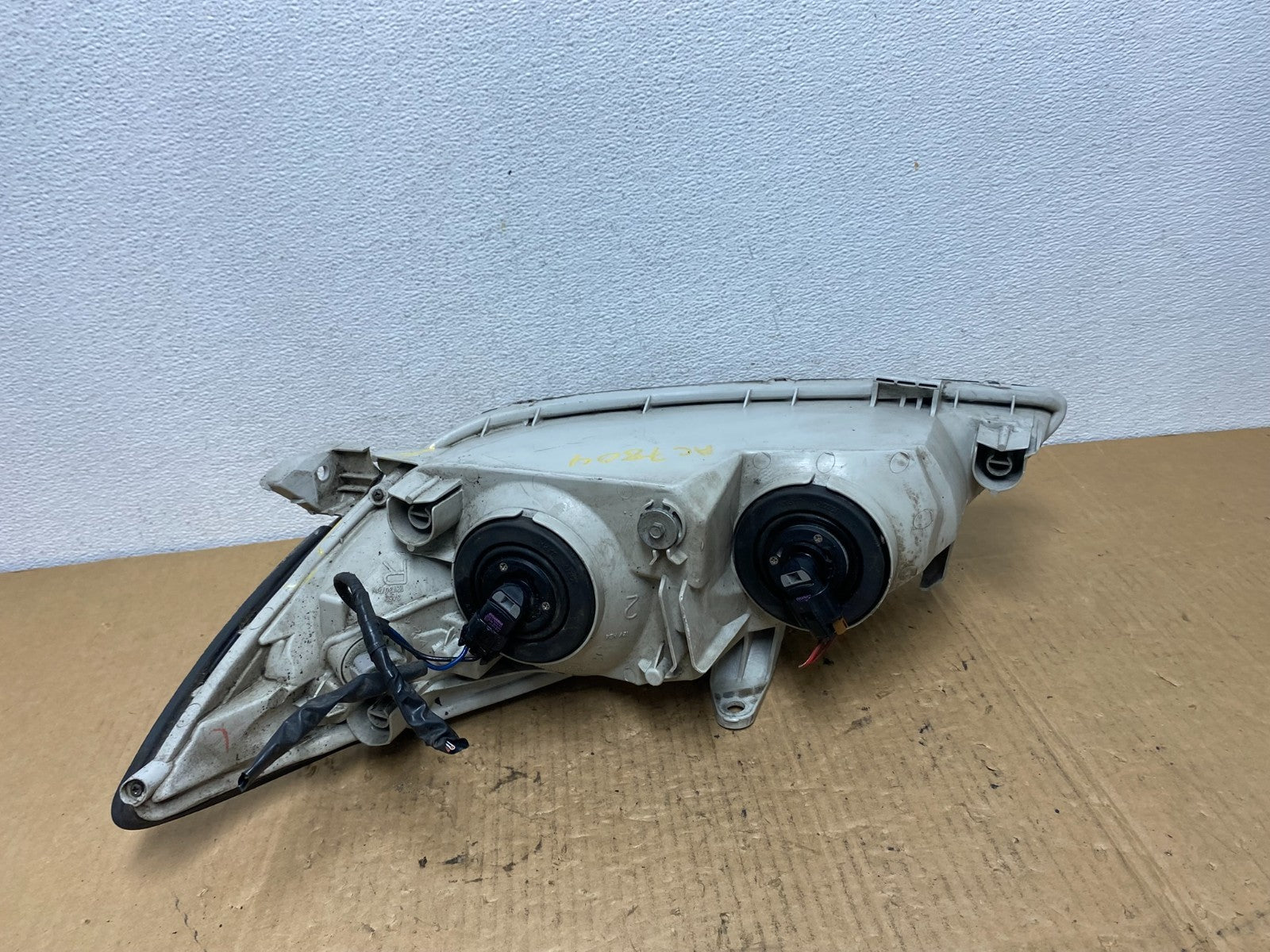 2002 to 2004 Toyota Camry Halogen Headlight Right Passenger Rh AC7804 DW6