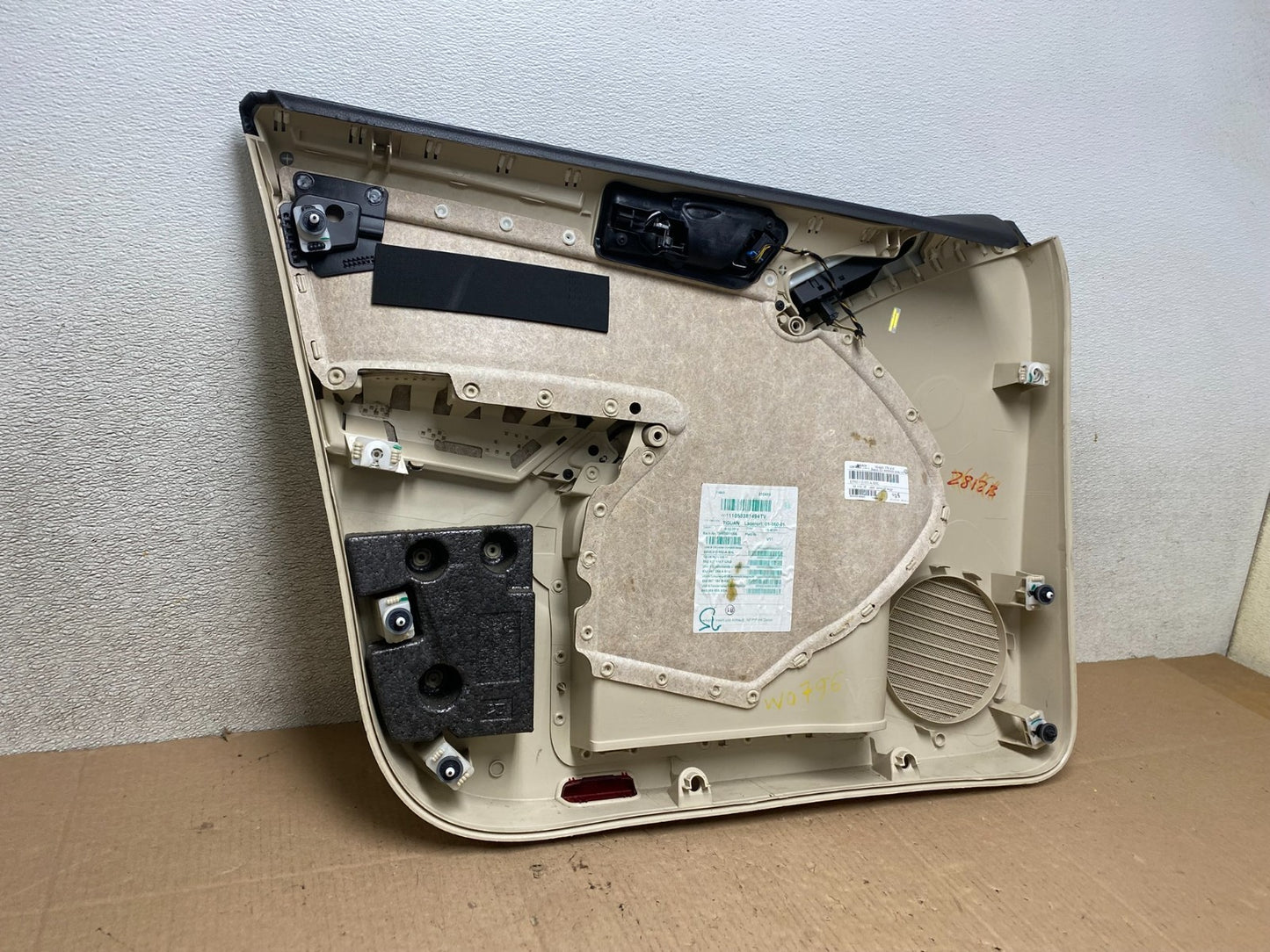 2009-2017 Volkswagen Tiguan Front Right Passenger RH Side Panel Door W0796 DG8