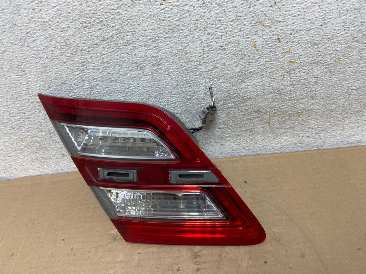 2013 to 2018 Ford Taurus Left Driver Lh Side Tail Light Inner AH9469 LK1