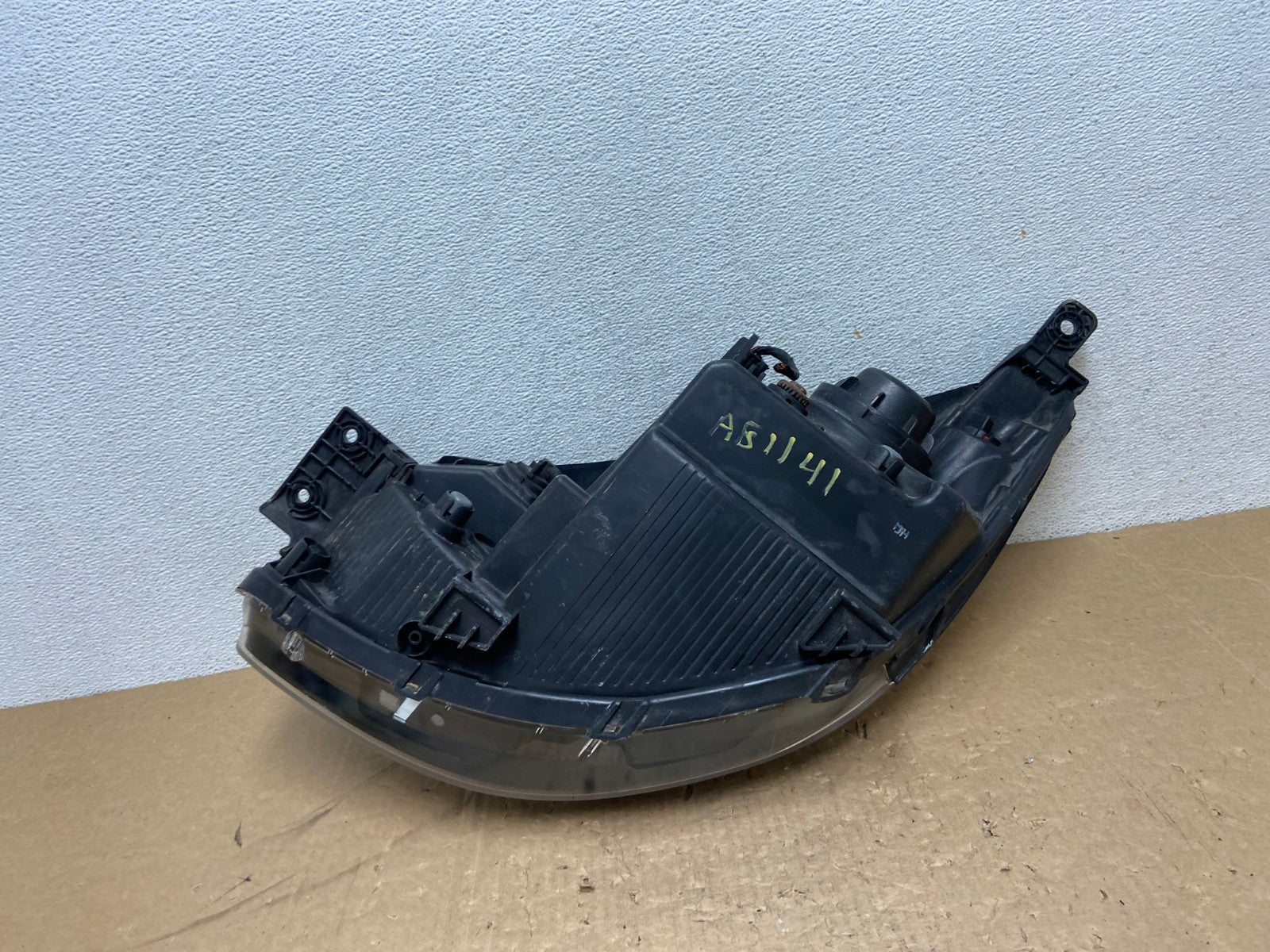 2014 - 2018 Kia Soul Right Passenger RH Halogen Headlight AG1141 LK8