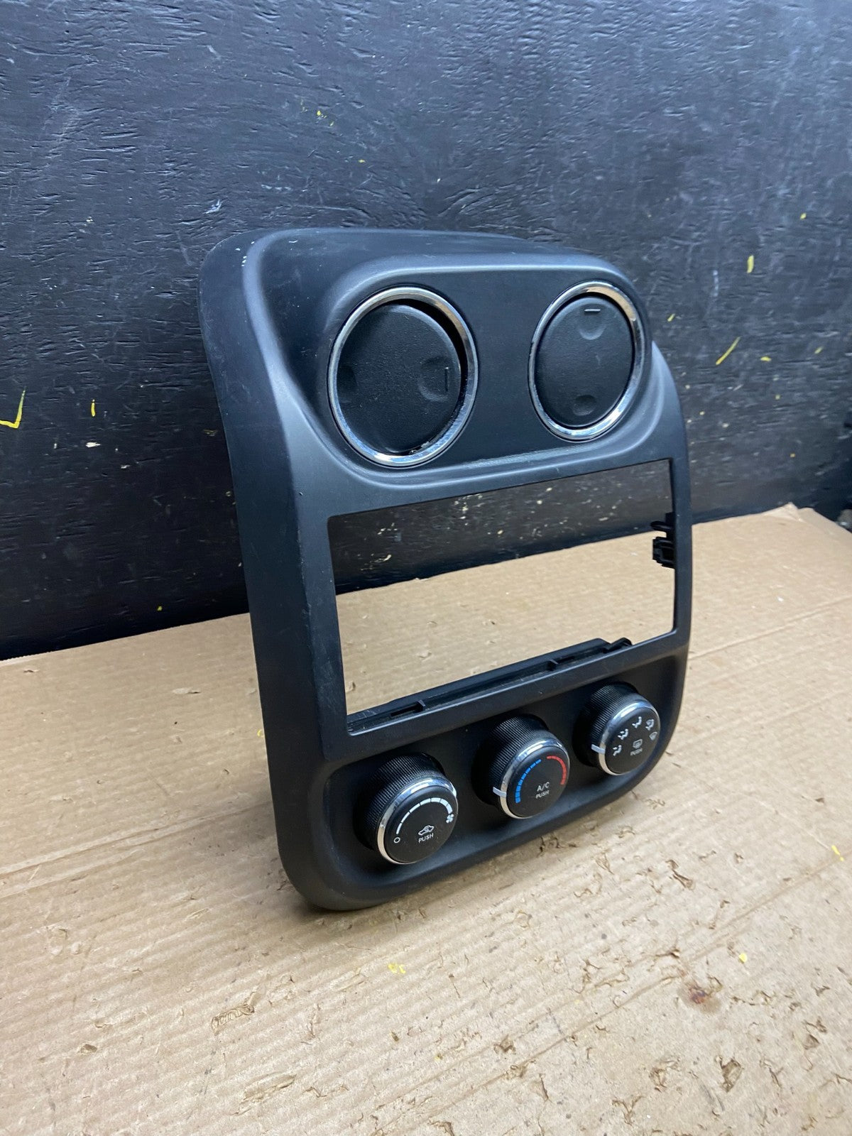 2011 to 2017 Jeep Compass Dash Climate Temperature Control Radio Bezel W3033 DG2