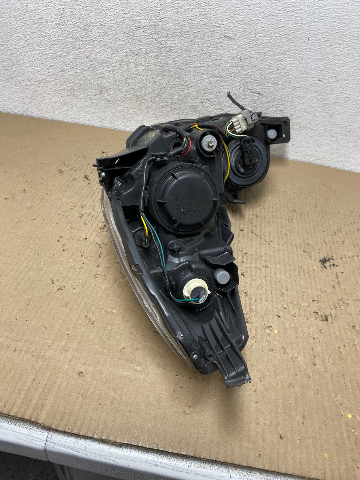 2010-2012 Subaru Legacy Outback Right Passenger Headlight AF7192 DW7