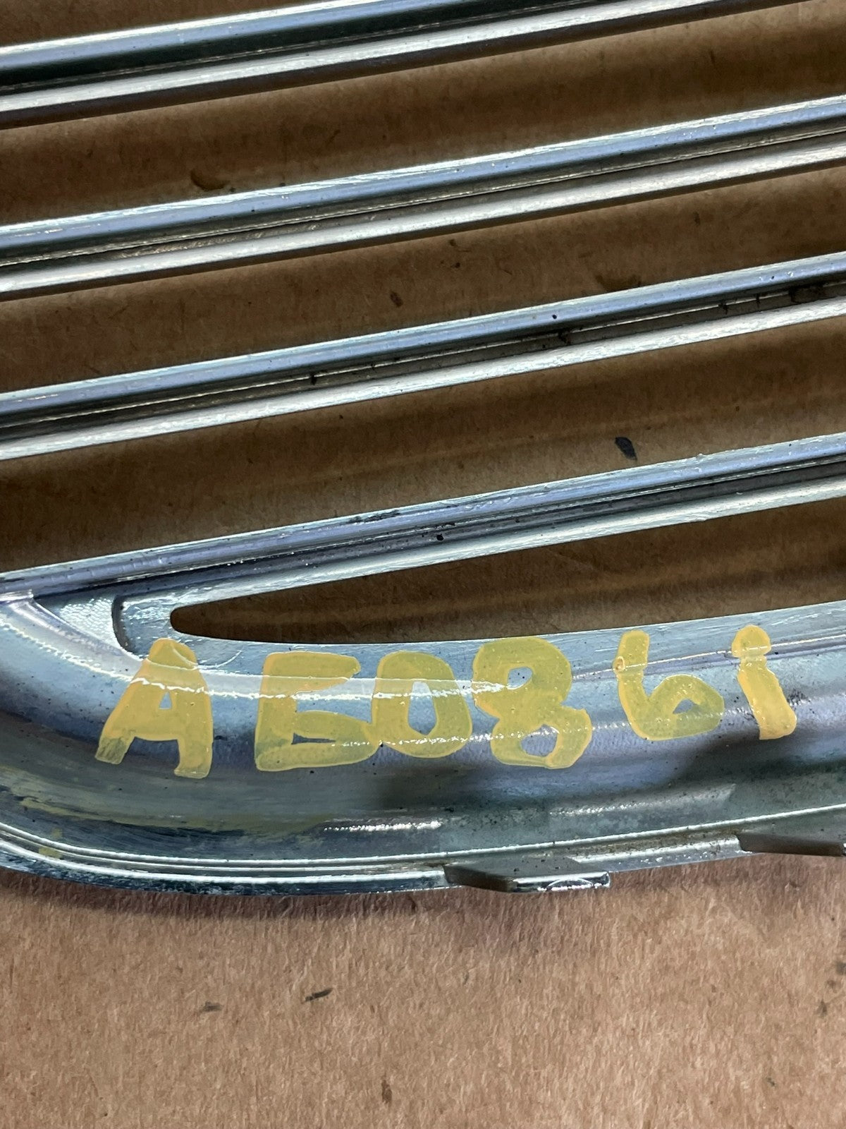2001 to 2004 Volvo V70 Front Upper Grill Grille AG0861 DG5