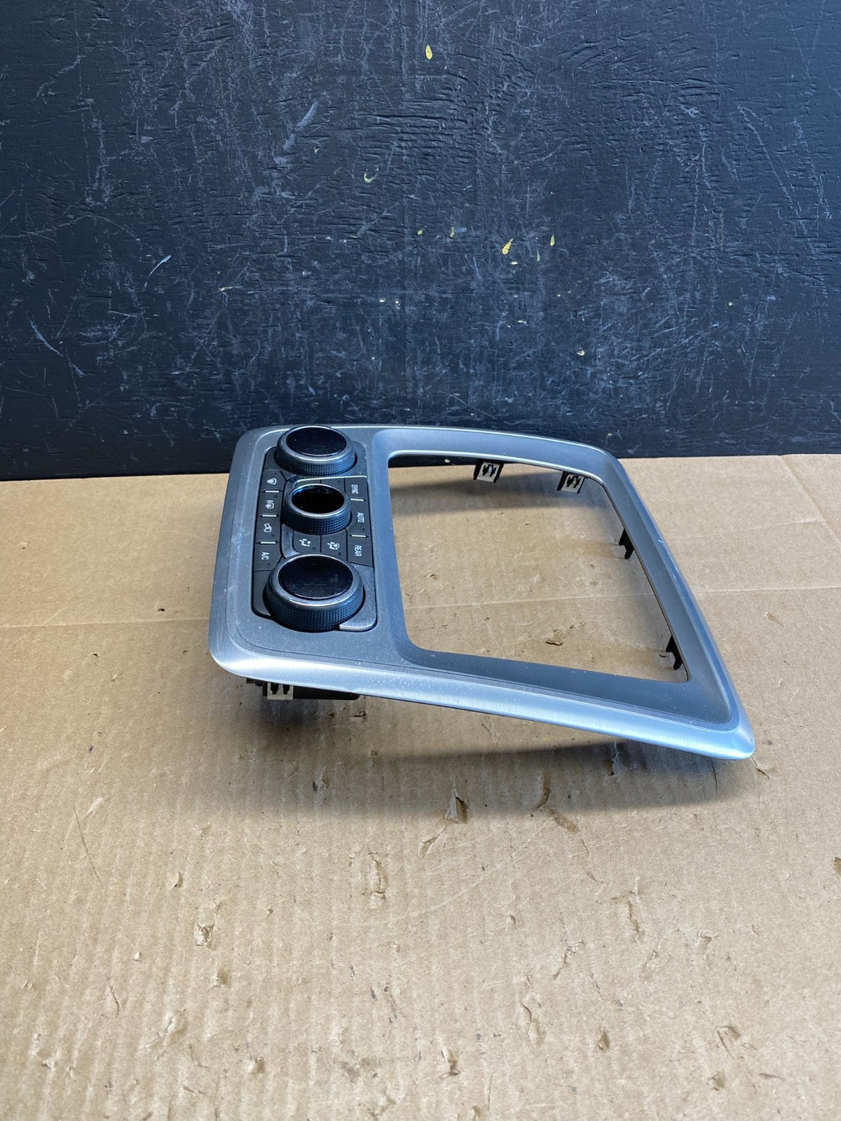 2013 - 2016 GMC Acadia A/C Heater Climate Control Radio Panel Bezel OE AC6428 DG2
