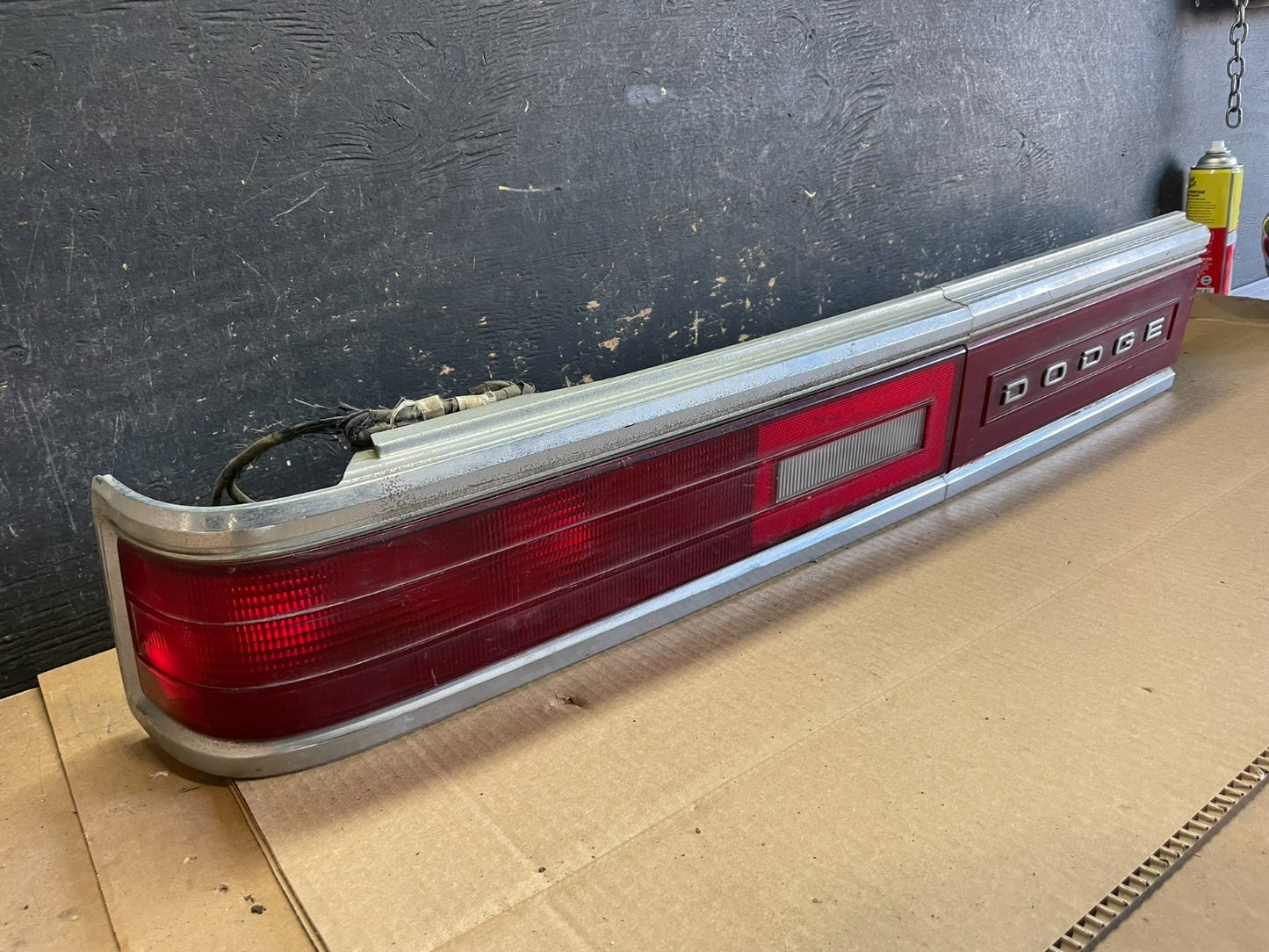 1988-1993 Dodge Dynasty Left+ Center Trunk Tail Light Lamp Panel Oem AA6011 DG2