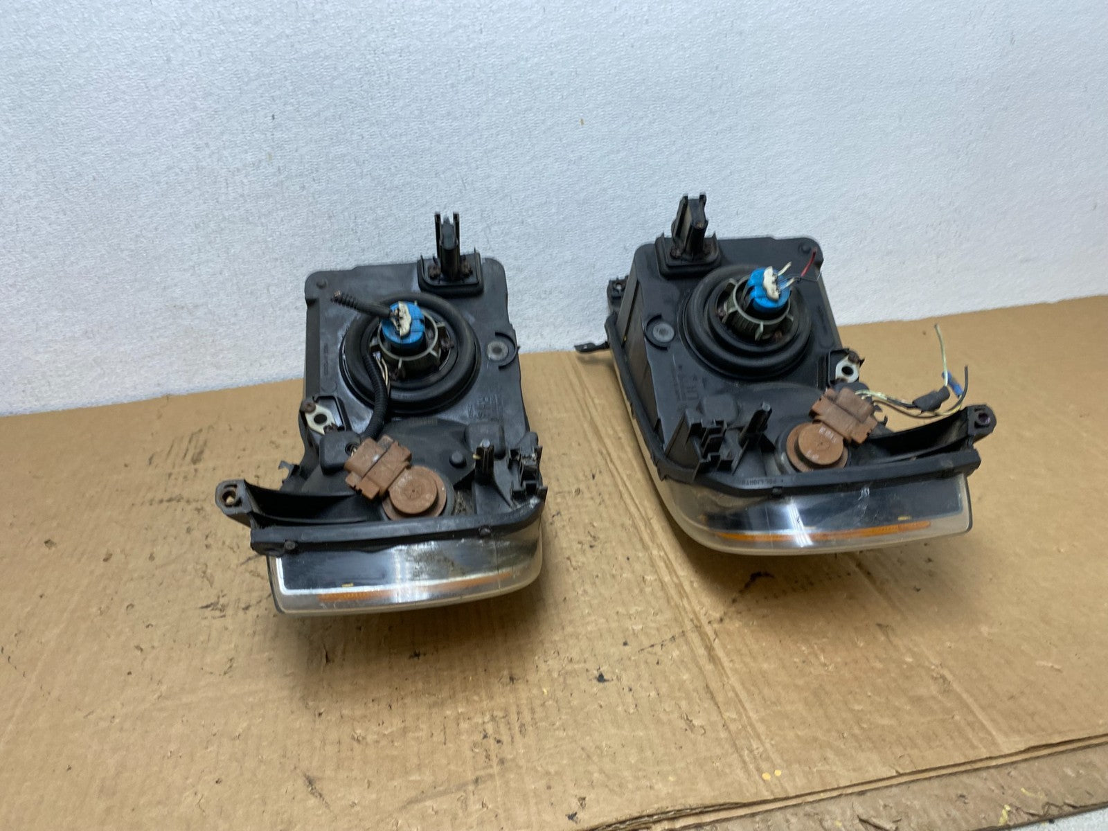 2002 to 2005 Dodge Ram Left+Right Side Headlights AC8160 DW9