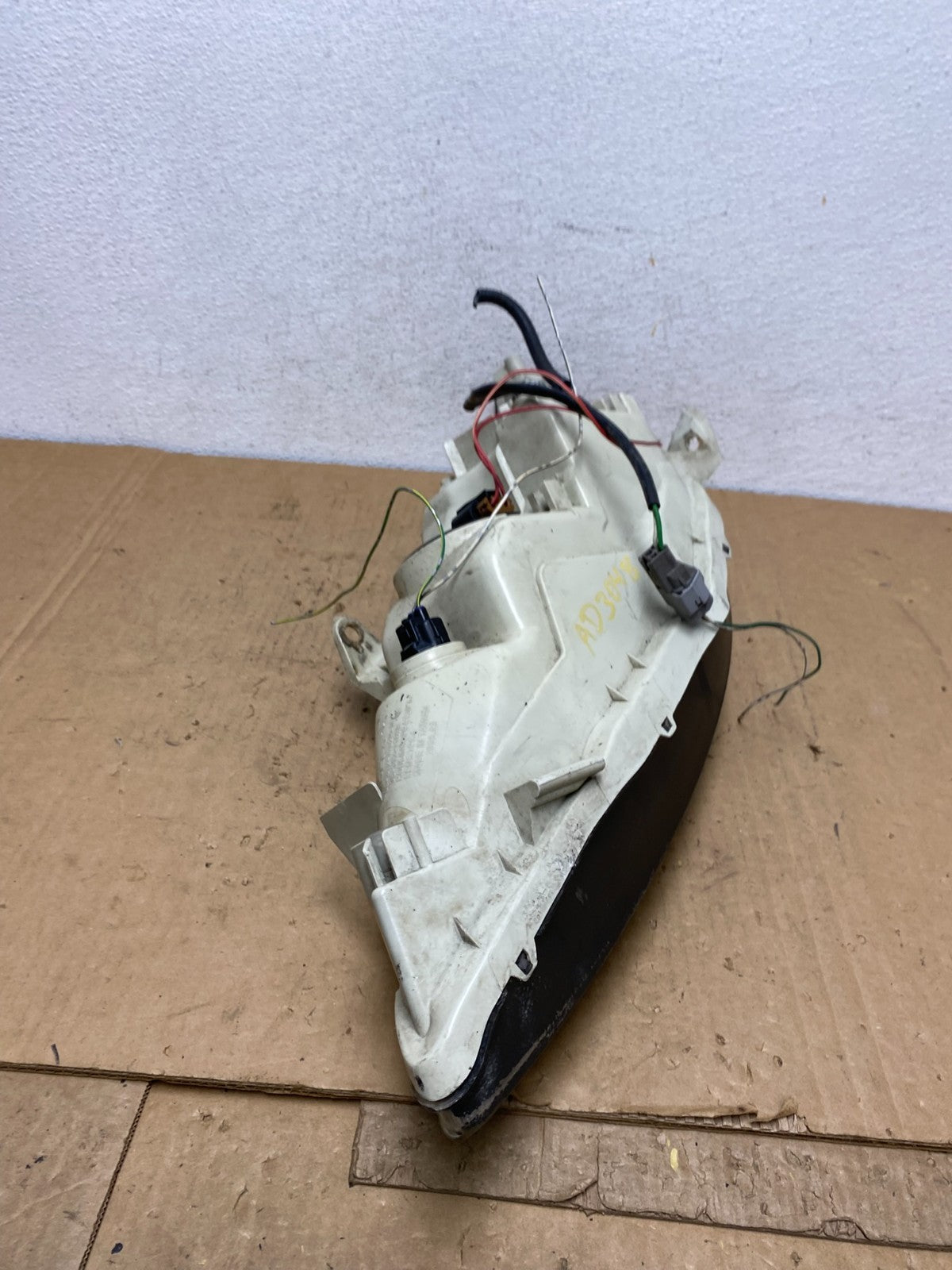 2005 to 2006 Toyota Camry Right Passenger RH Halogen Headlight AD3048 DW8