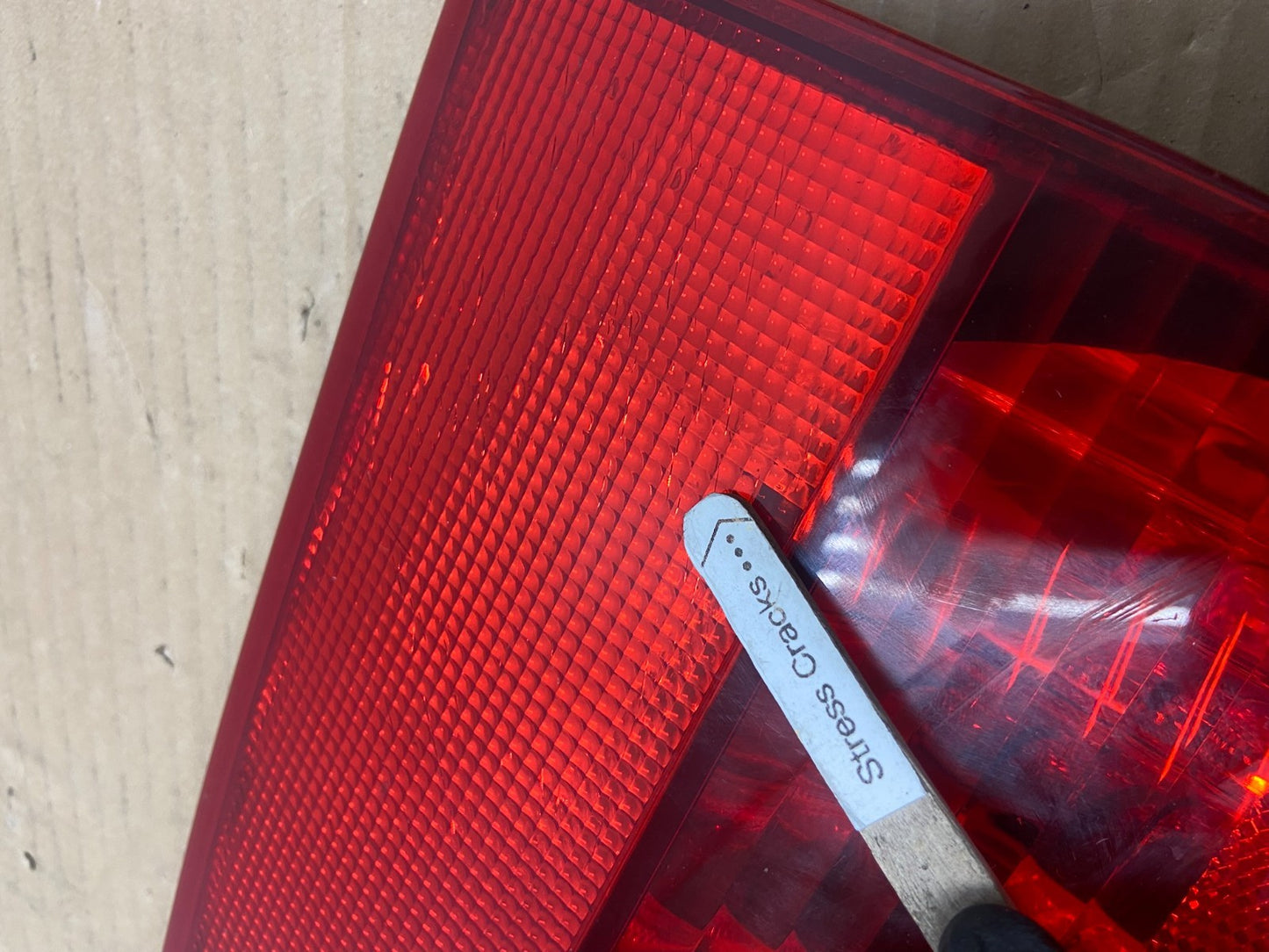 2004-2005 Toyota Sienna Right Passenger RH Side Inner Tail Light AG8874 DW4