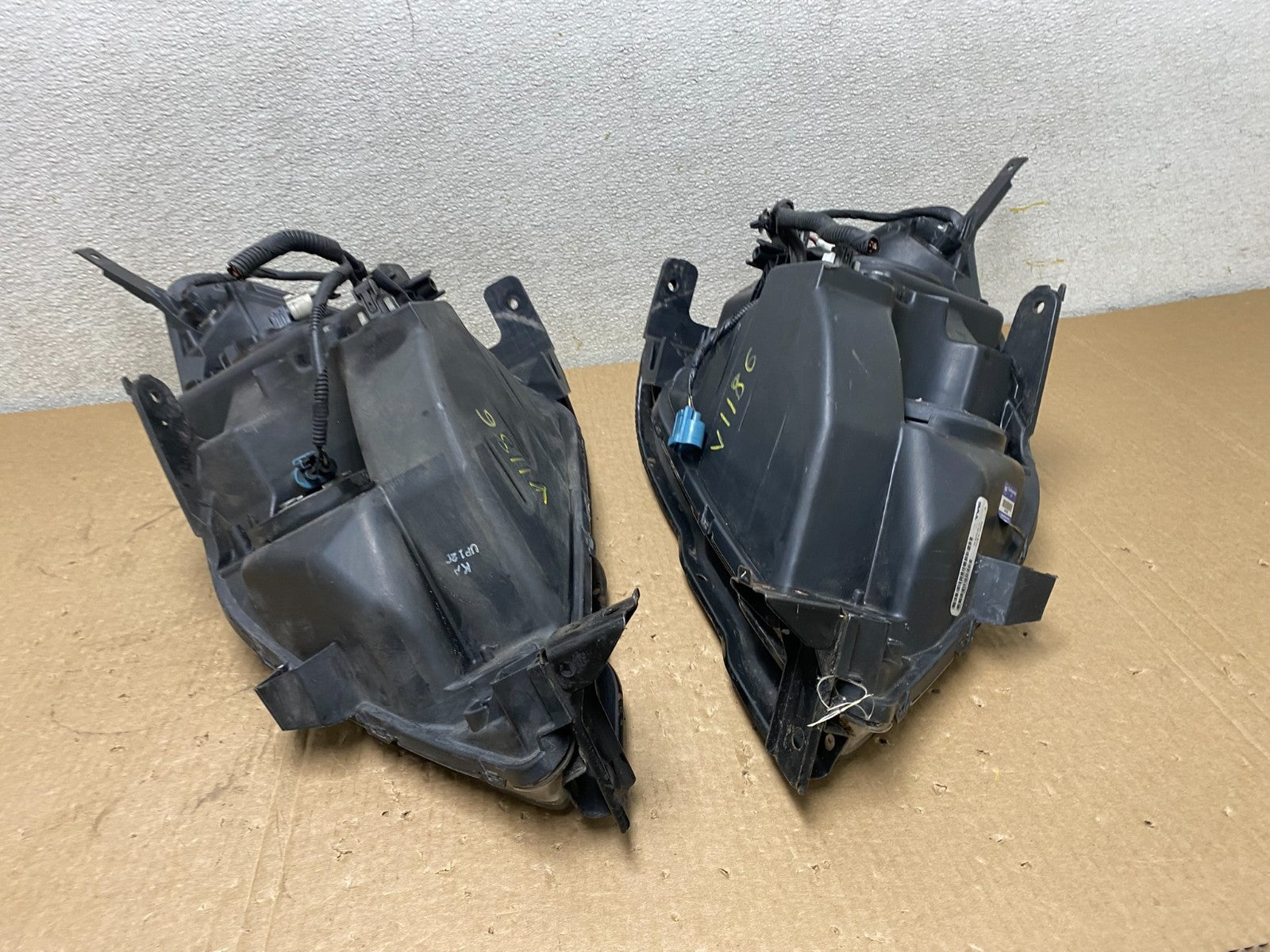 2005 2006 2007 Honda Odyssey Left+Right Set Halogen Headlights V1186 DW12