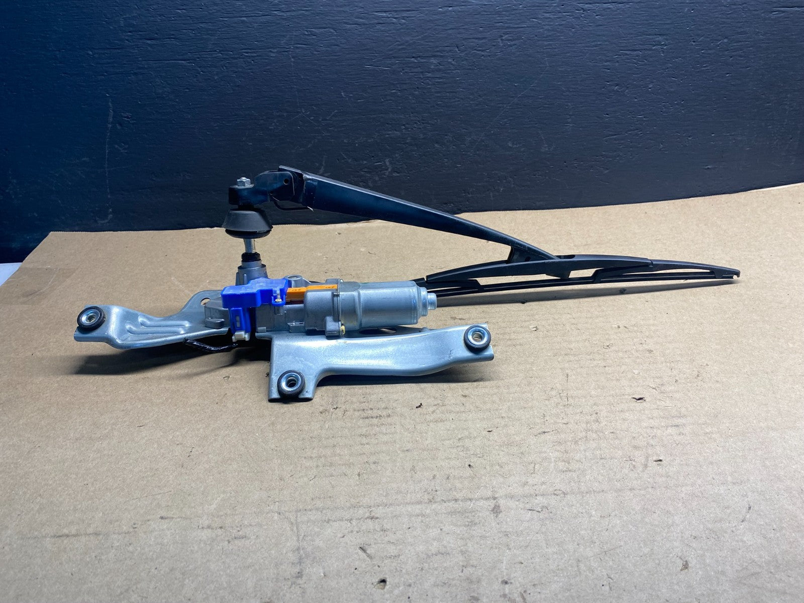 2010 to 2013 Subaru Forester Rear Windshield Washer Wiper Motor AB71951