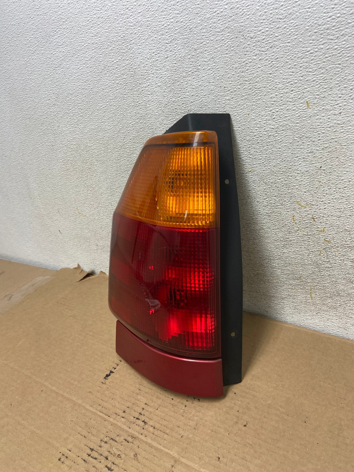 2002 to 2009 Gmc Envoy Left Driver Lh Side Tail Light AH4008 LK2