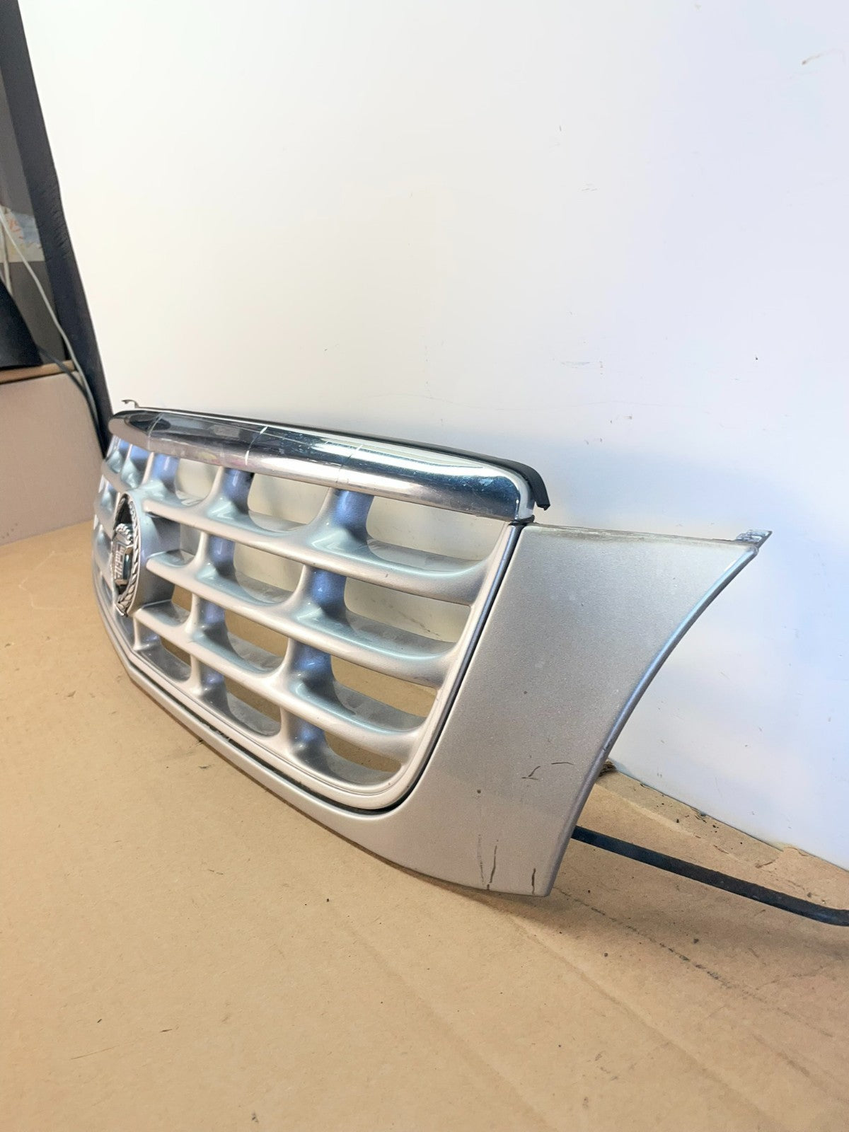 1999 to 2005 Cadillac Deville Front Grill Grille AG09311