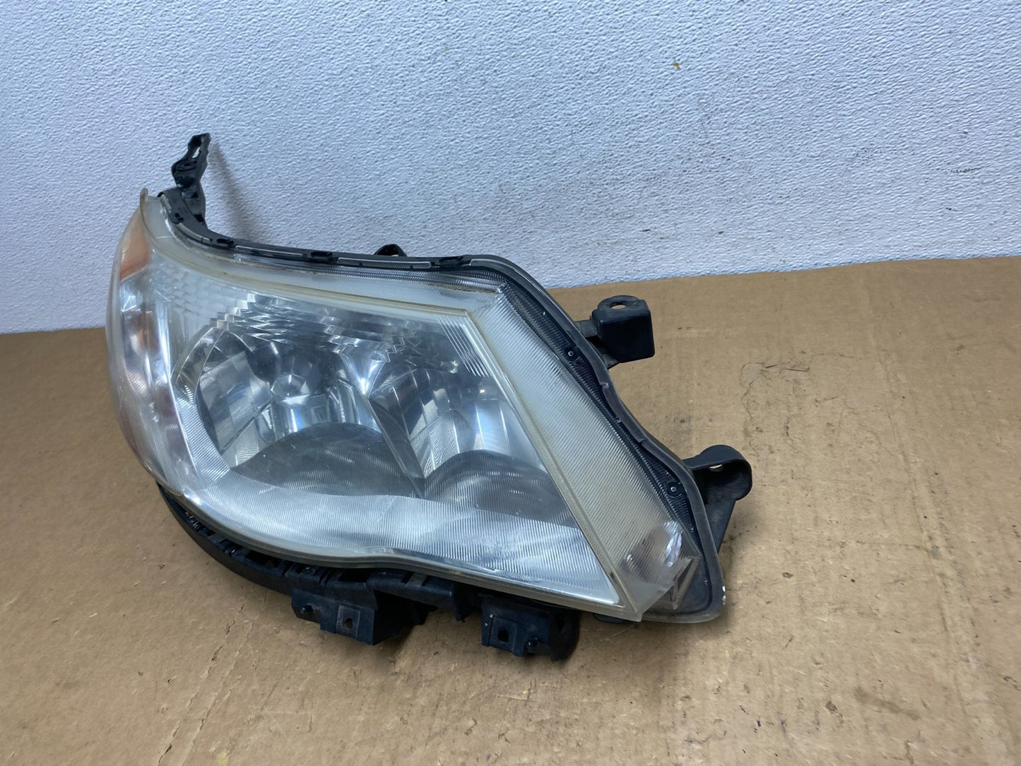 2009 - 2013 Subaru Forester Right Passenger Side Halogen Headlight AD1384 DW1