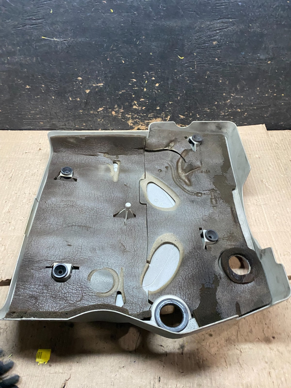 2004 to 2007  Cadillac CTS4.2L Plastic Engine Cover Shield OEM x8196 DG6