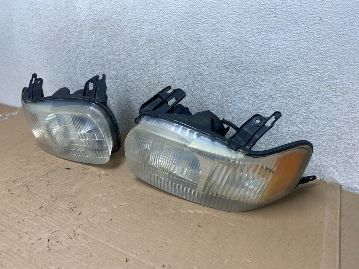 2001 - 2004 Ford Escape Headlights Left+Right Halogen AI0909 DW1