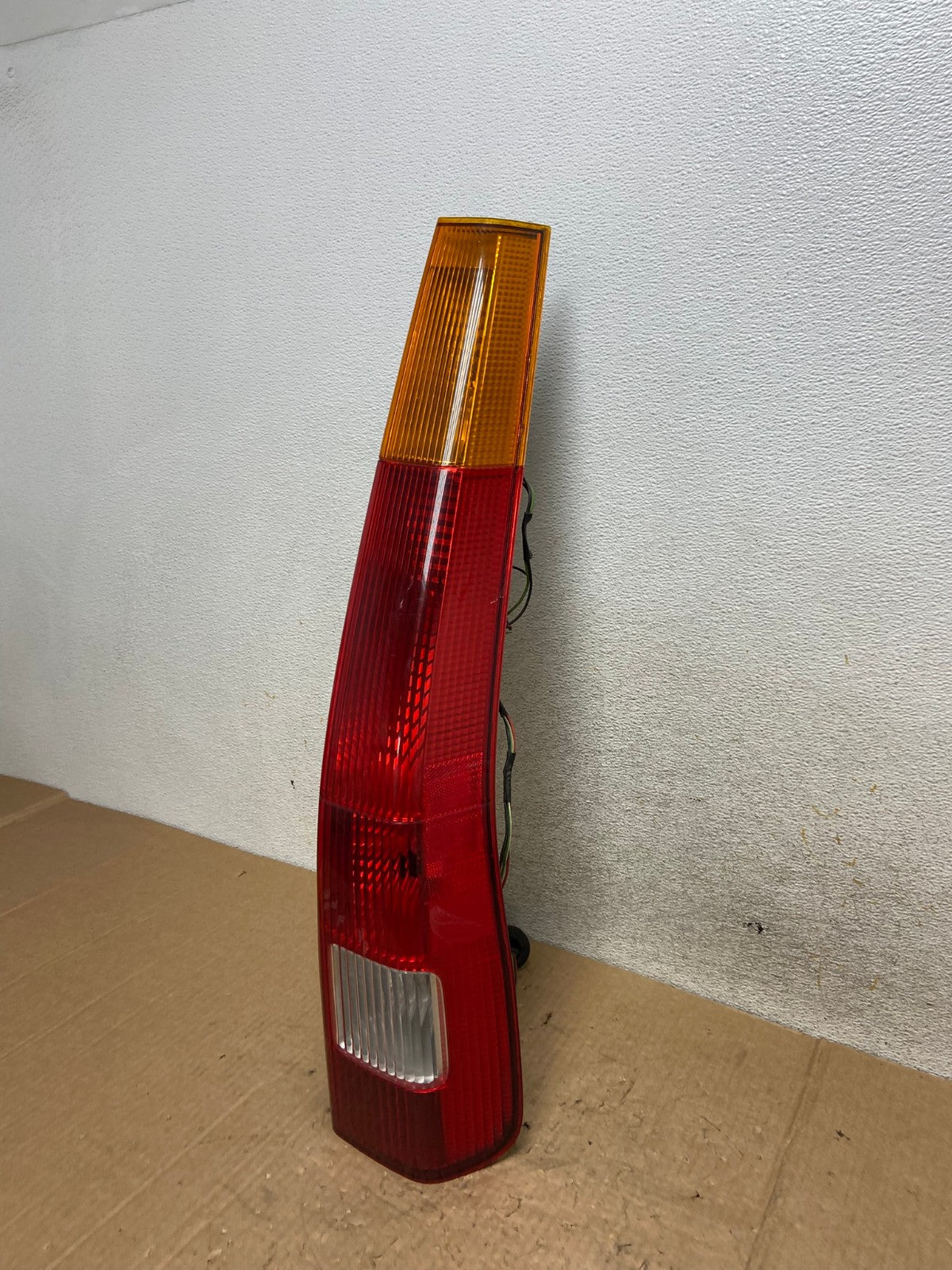 2002 - 2004 Honda Crv Cr-v Right Passenger Rh Side Tail Light AI5616 LK1