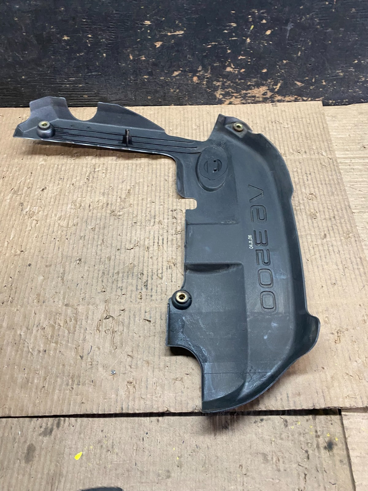 2001 to 2004 Nissan Pathfinder Engine Cover Ornament W6236 DG7