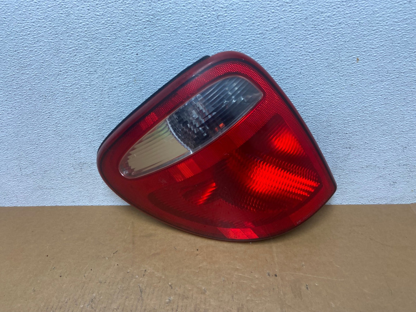 2004 to 2007 Dodge Grand Caravan Left Driver Lh Tail Light AE0434 LK0