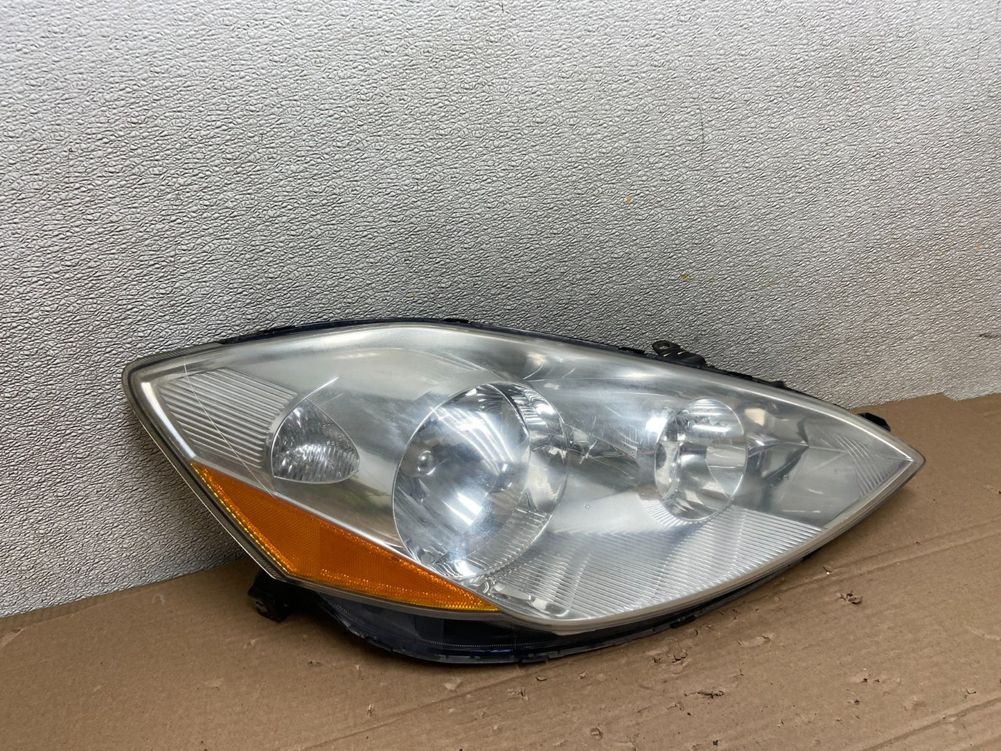 2006 to 2010 Toyota Sienna Right Passenger Rh Side Headlight Halogen AB1361 DW2