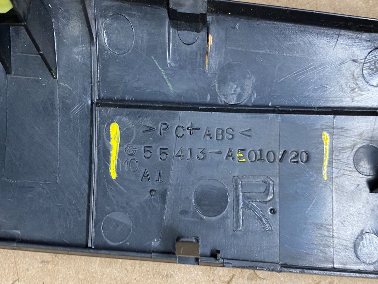 2004 to 2010 Toyota Sienna Switch Key Light Indicator Bezel Trim T4693 DG4