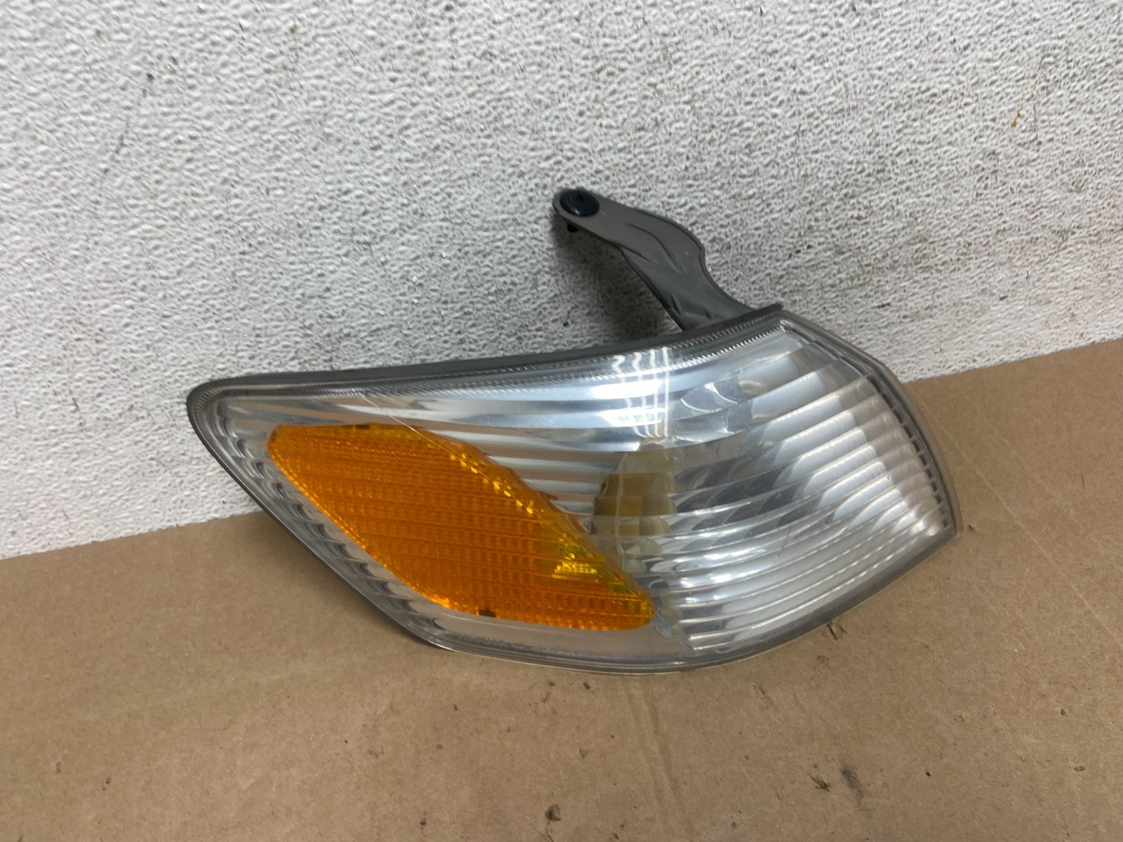 2000 - 2001 Toyota Camry Front Right Passenger RH Turn Signal AE5965 DW2