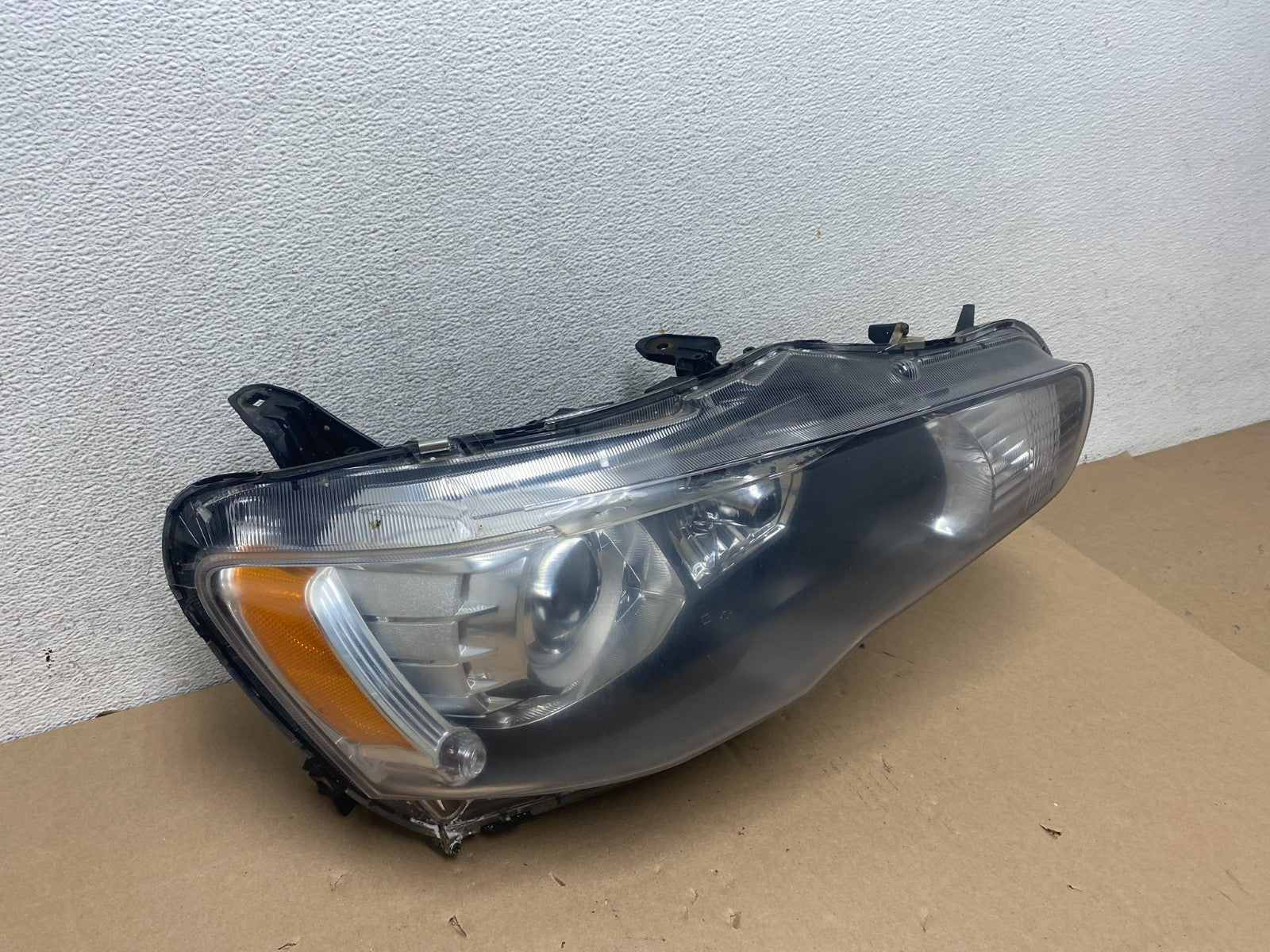 2008-2015 Mitsubishi Lancer Right Passenger Side Headlight Xenon AG5718 DW2
