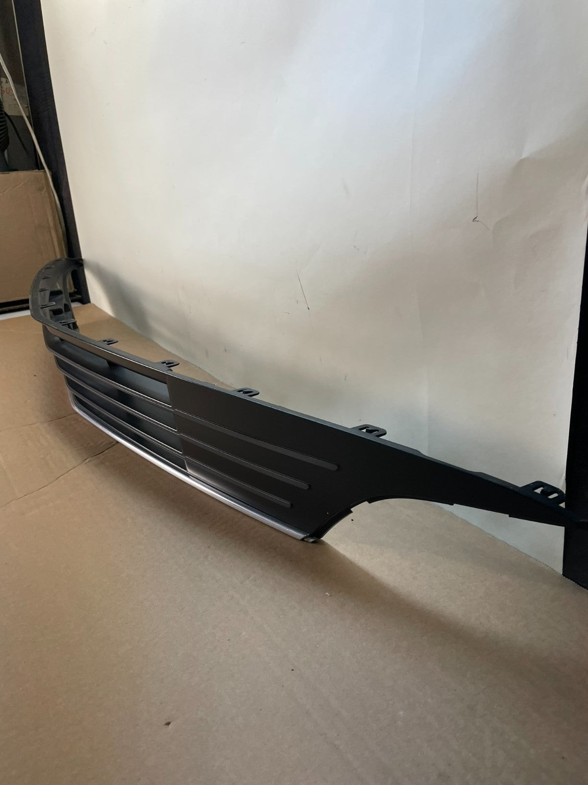 2013 to 2019 Lincoln MKT Lower Bumper Fog Light Grill Grille ah8844 DG1