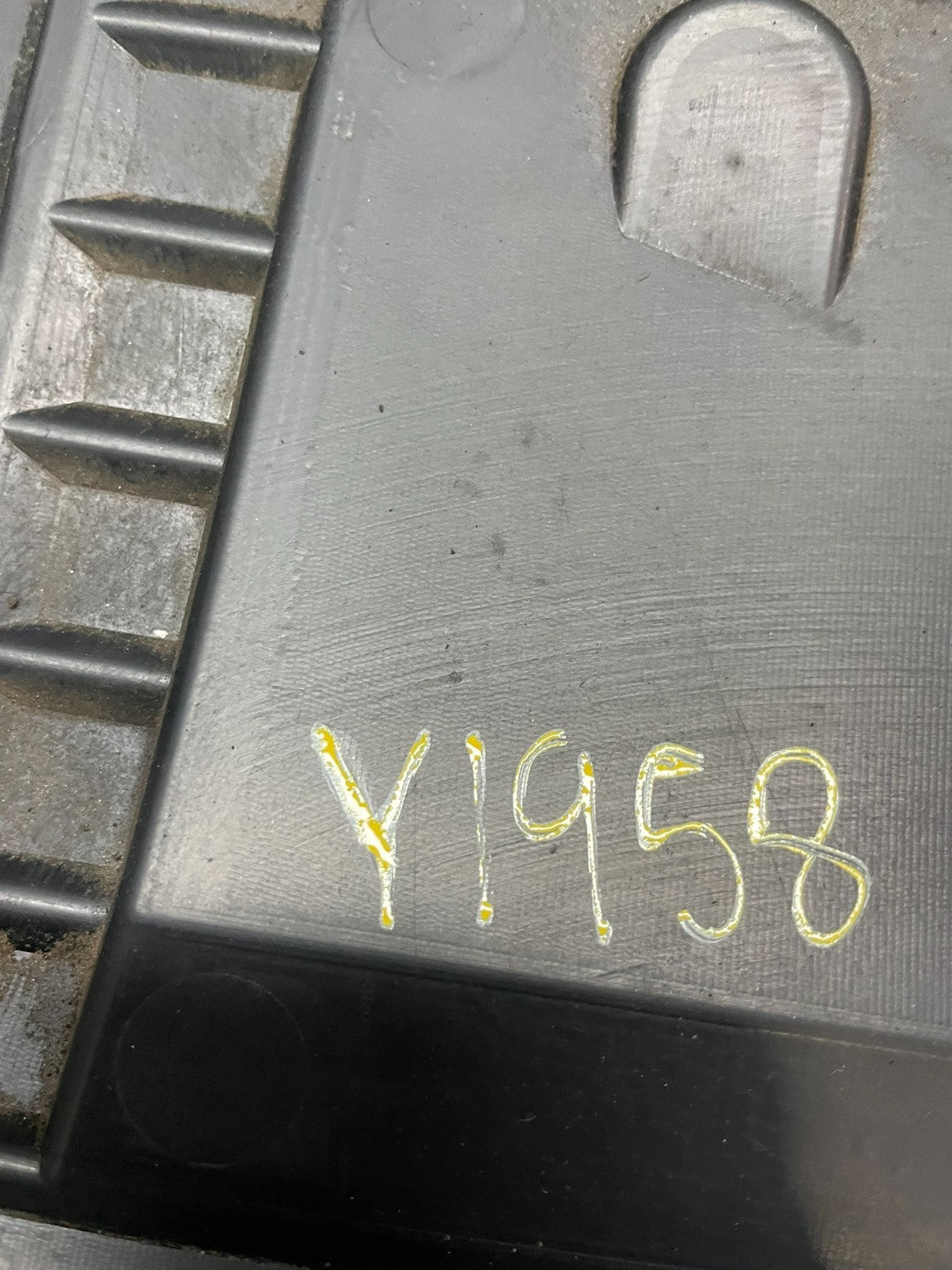 2008-2010 Toyota Highlander Hybrid 3.3L Engine Plastic Cover OEM Y1958 DG7