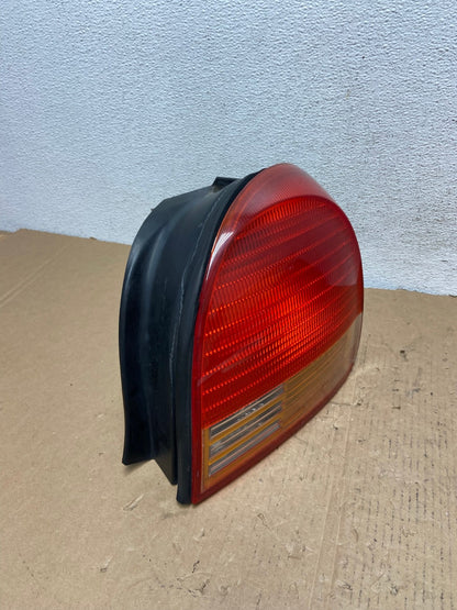 1999 2000 2001 Hyundai Sonata Right Passenger Rh Side Tail Light AD8018 LK2