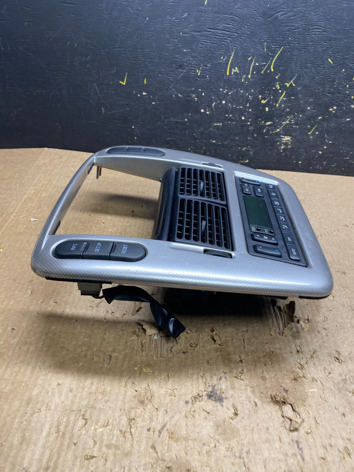 2002 to 2005 Ford Explorer Radio Dash Bezel Climate Control Air Vent AA8994 DG1