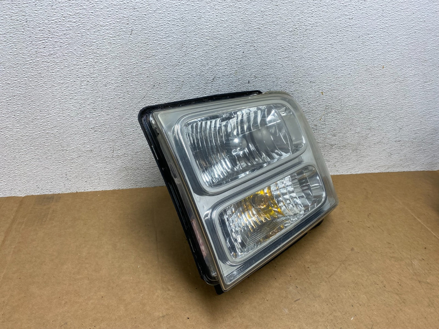 2005-2007 Ford F-250 F250 Super Duty Left Driver LH Side Headlight AE3048 DW2