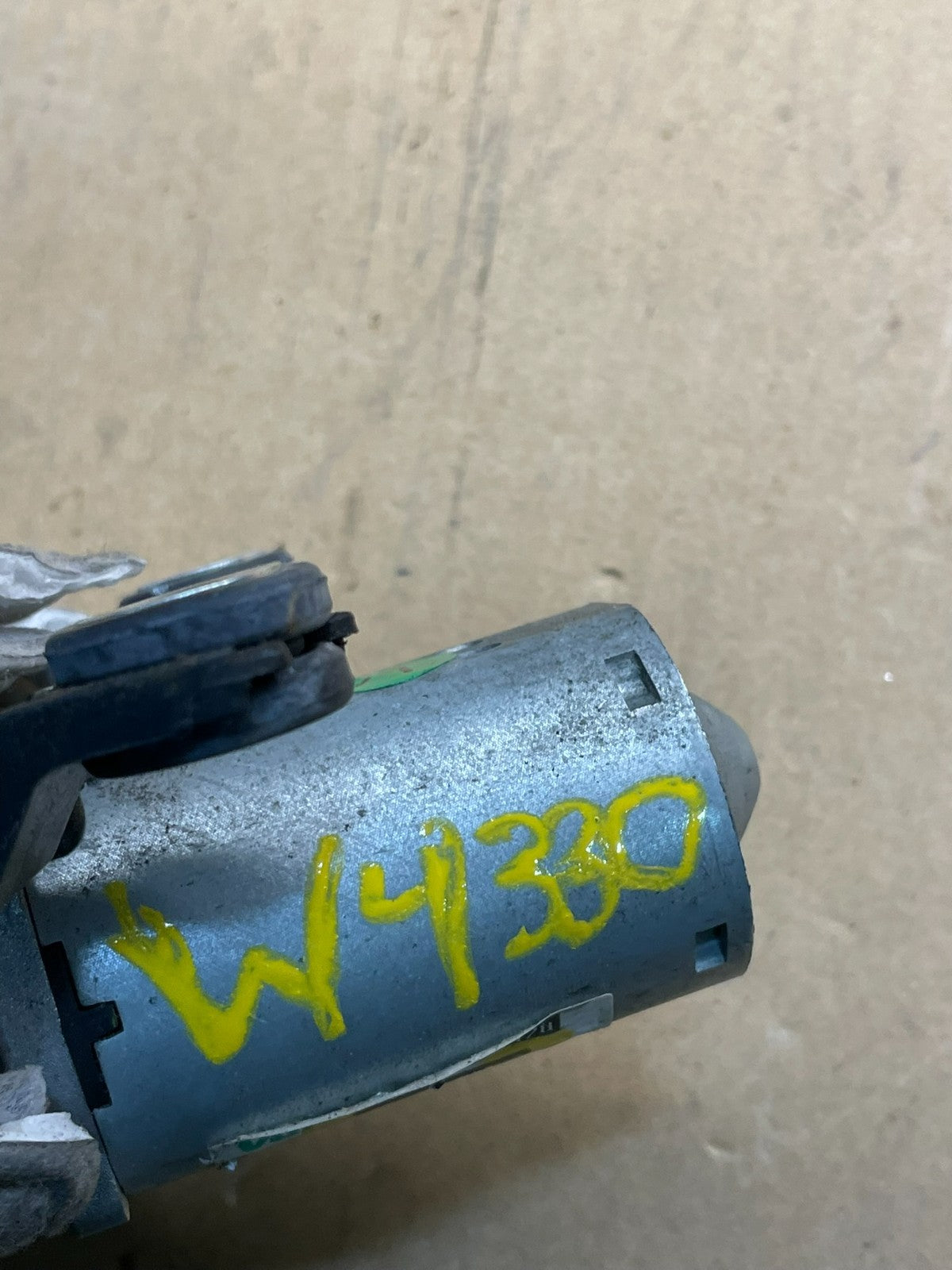 2013-2016 Nissan Pathfinder Back Door Rear Wiper Motor Wiper Blade W4330 DG7