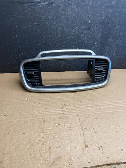 2016 - 2018 Kia Sorento Center Console Radio Air Vent Bezel Trim af1979 DG0