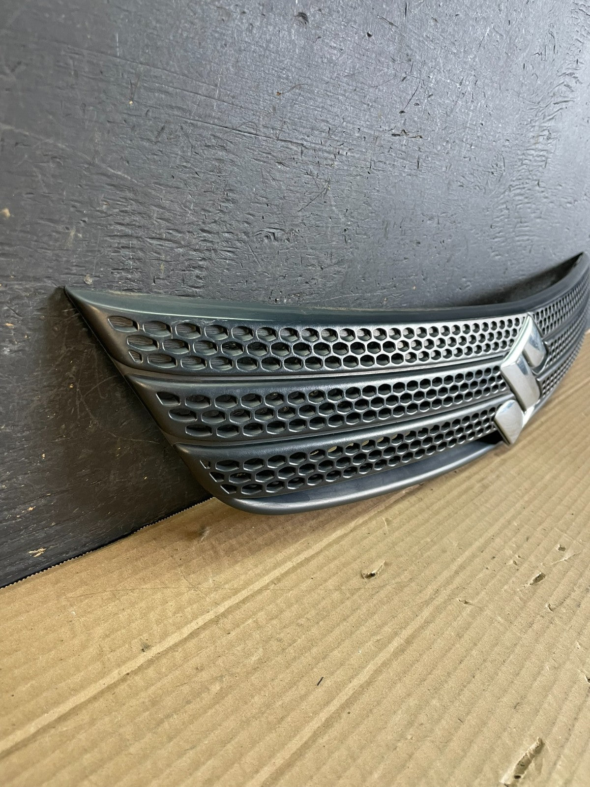 2010 to 2013 Suzuki SX4 Sedan Front Upper Grill Grille AE9954 DG2