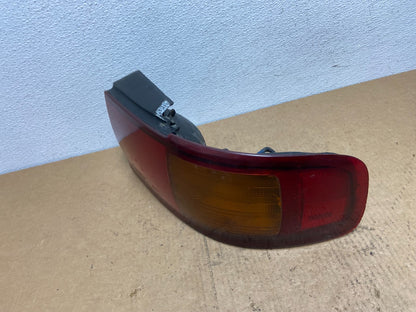1995 - 1996 Toyota Camry Sedan Right Passenger Tail Light Lamp Oem AC3168 DW1