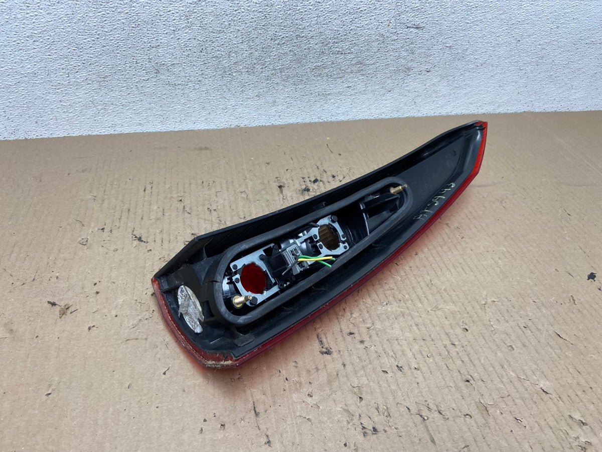 2001 - 2004 Volvo XC70 V70 Left Driver LH Side Tail Light Upper AF5943 LK4