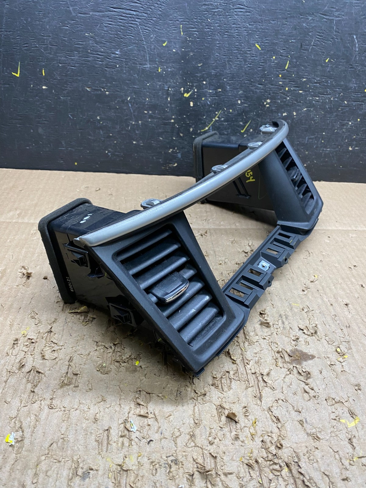 2013 to 2020 Nissan Pathfinder Center Dash Radio Trim Bezel  Surround V7454 DG1