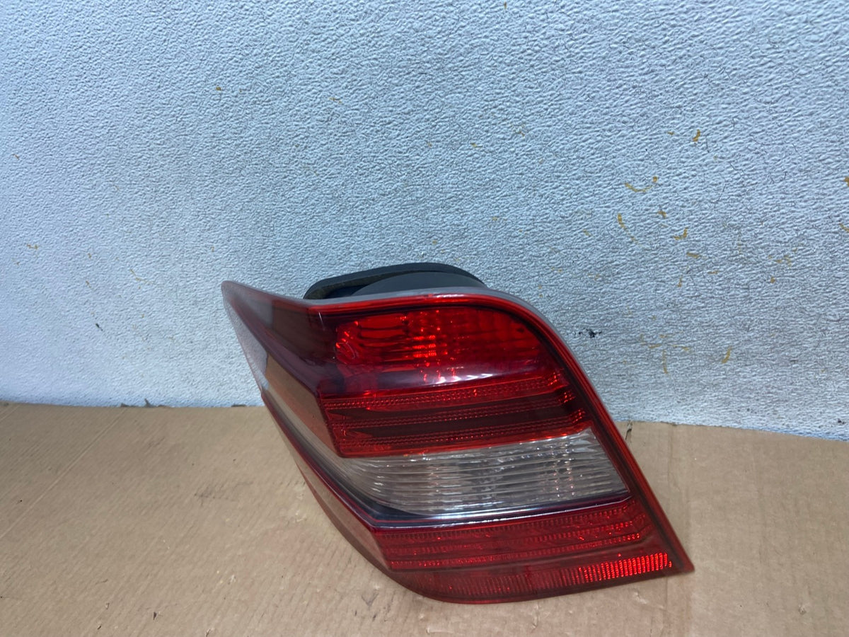 2009 to 2011 Mercedes ML350 ML-Class Left Driver Side LH Tail Light AI6934 LK1