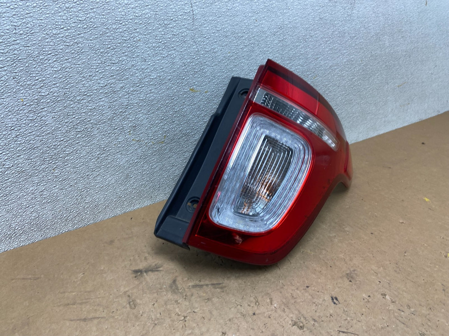 2011-2015 Ford Explorer Police Package Right Passenger Side Tail light Z7967 DW2